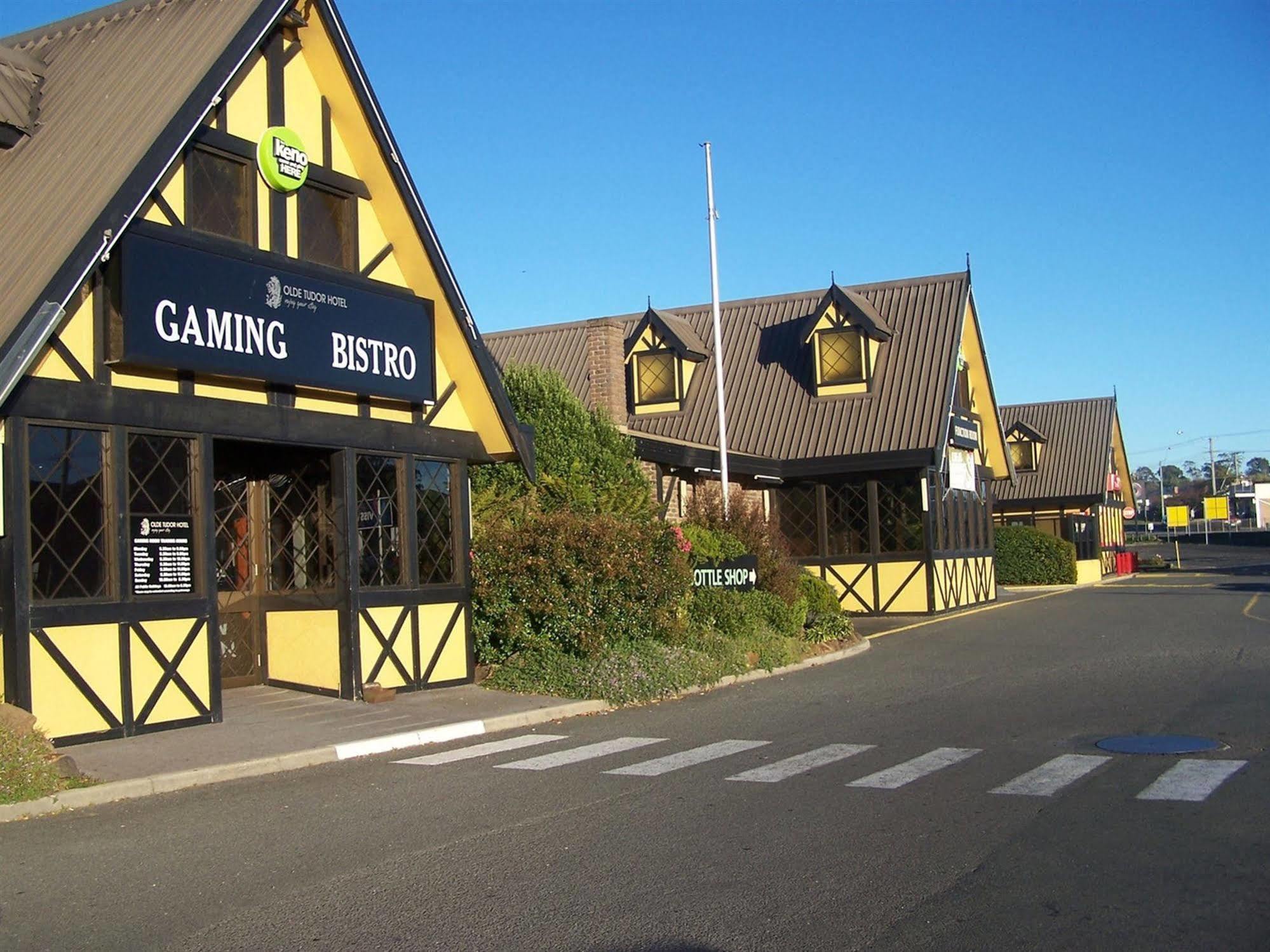 Olde Tudor Hotel Launceston Exterior photo